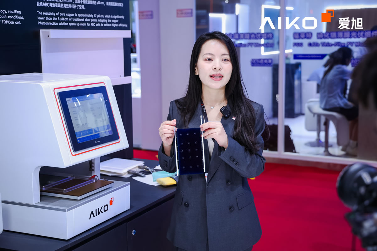 topic-snec-2026-booth-4.2_w1200 PP电子官方网站在 SNEC 2026 展台设置全面升级的现场对比实验装置