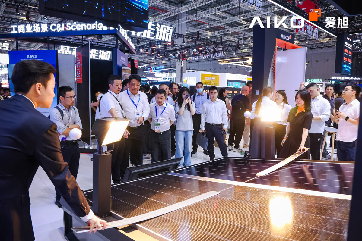 topic-snec-2026-booth-4.3_w1200 PP电子官方网站在 SNEC 2026 展台设置全面升级的现场对比实验装置